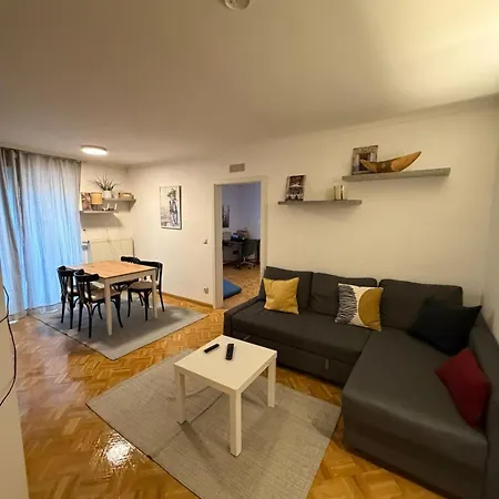 Upscale Ternes Apartment